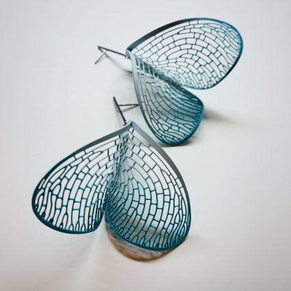 boucles d'oreilles bleues en forme de papillon