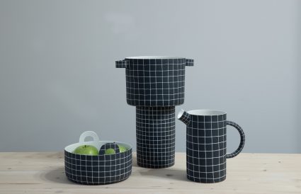 céramiques noires à carreaux pour la cuisine