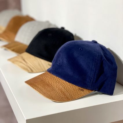 rangée de casquettes pour hommes