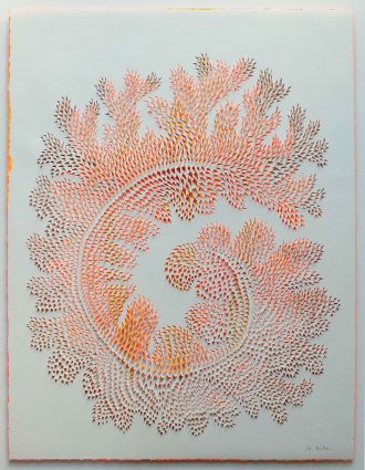 œuvre en papier formant des feuilles